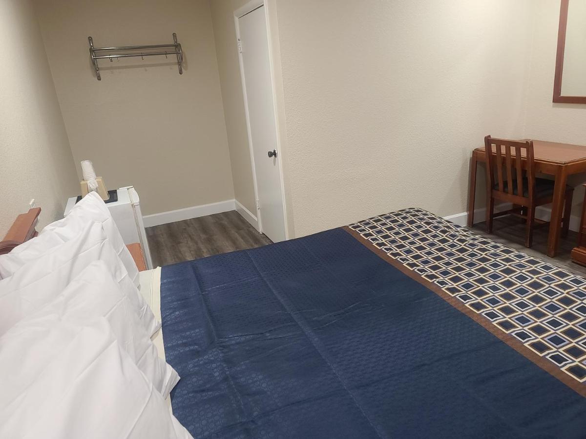 Majestic Inn & Suites Кламат Фолс Екстериор снимка