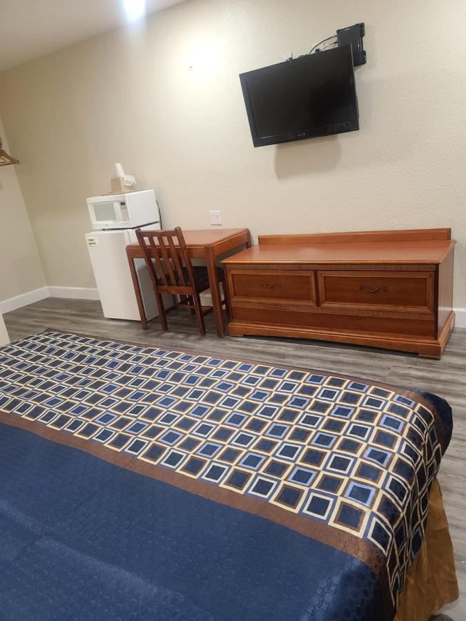 Majestic Inn & Suites Кламат Фолс Екстериор снимка