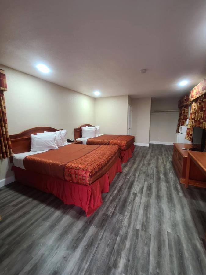 Majestic Inn & Suites Кламат Фолс Екстериор снимка