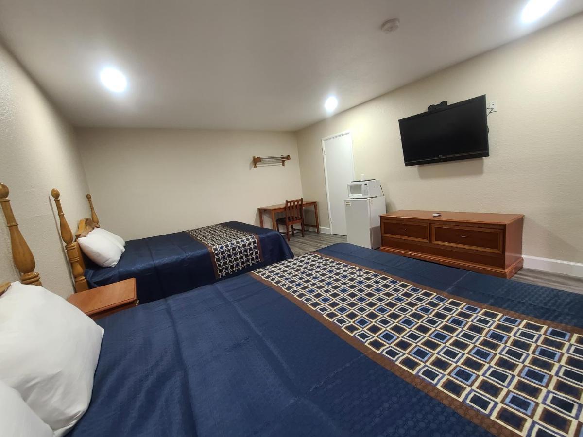 Majestic Inn & Suites Кламат Фолс Екстериор снимка
