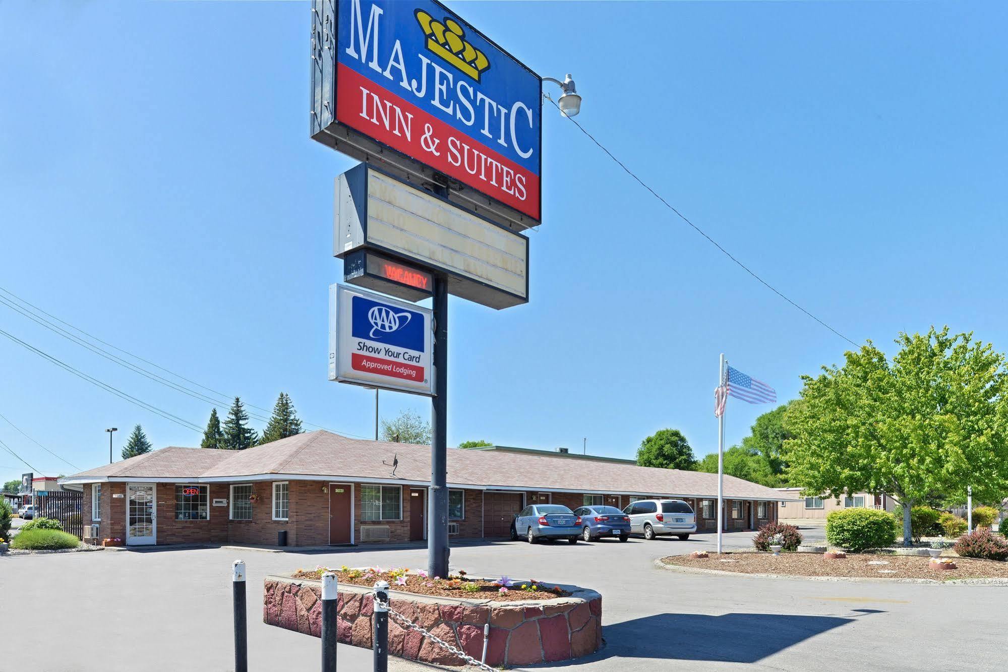 Majestic Inn & Suites Кламат Фолс Екстериор снимка